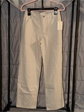 Universal Thread Women’s Straight Leg Khaki Pants
